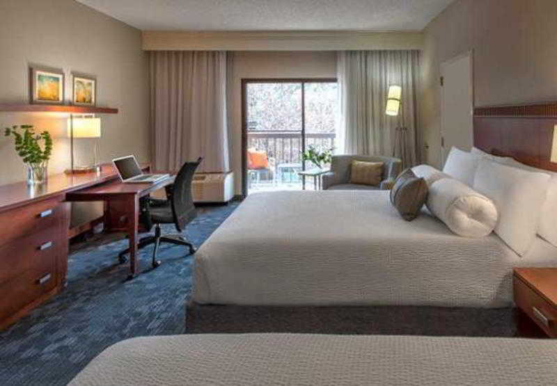 Courtyard Dallas Addison Midway Exterior photo