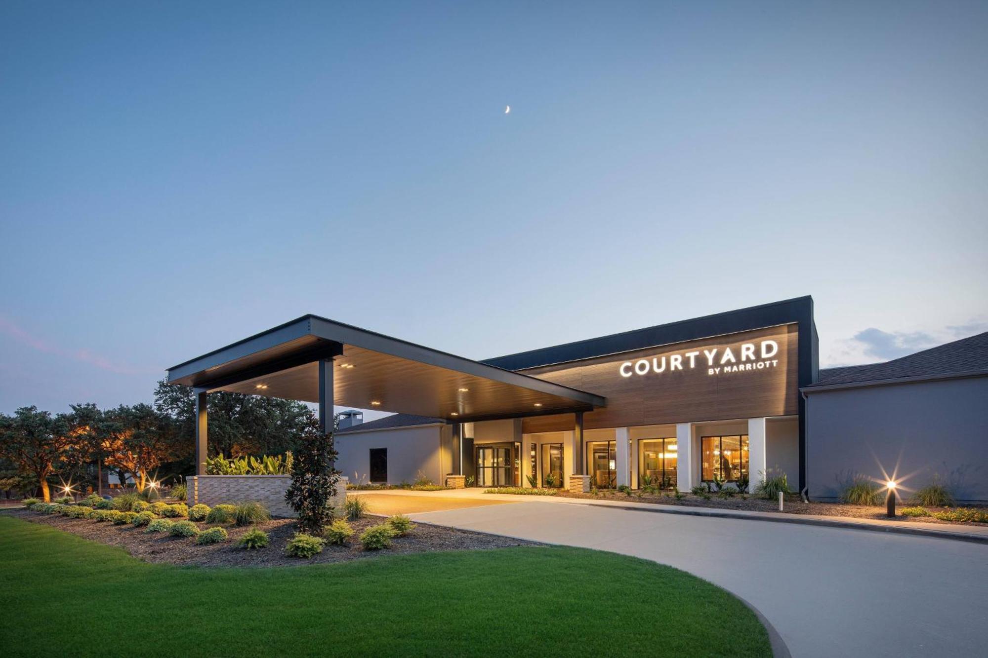 Courtyard Dallas Addison Midway Exterior photo