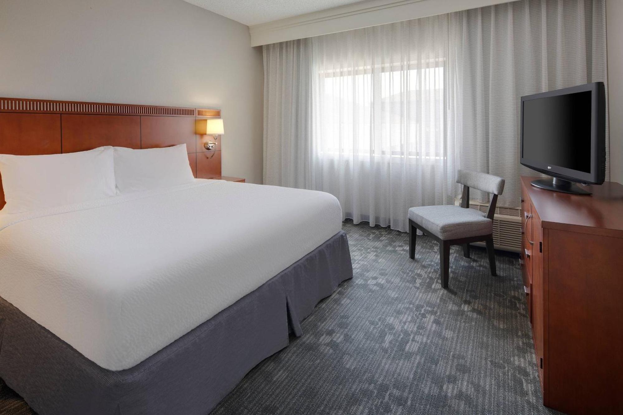 Courtyard Dallas Addison Midway Exterior photo
