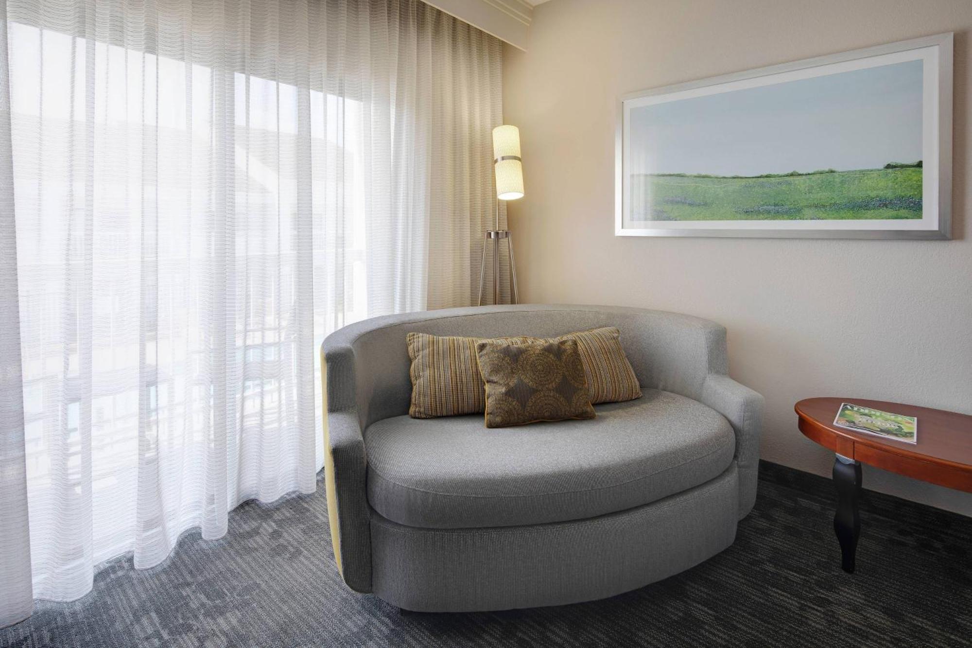 Courtyard Dallas Addison Midway Exterior photo