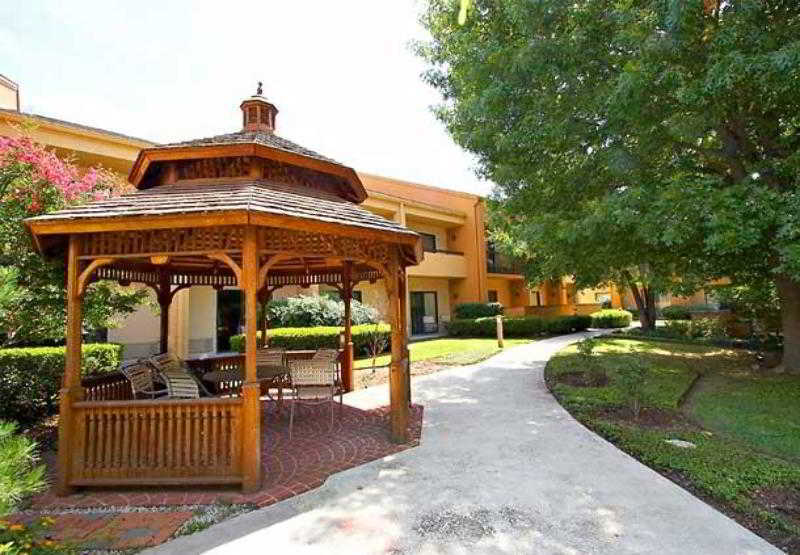 Courtyard Dallas Addison Midway Exterior photo