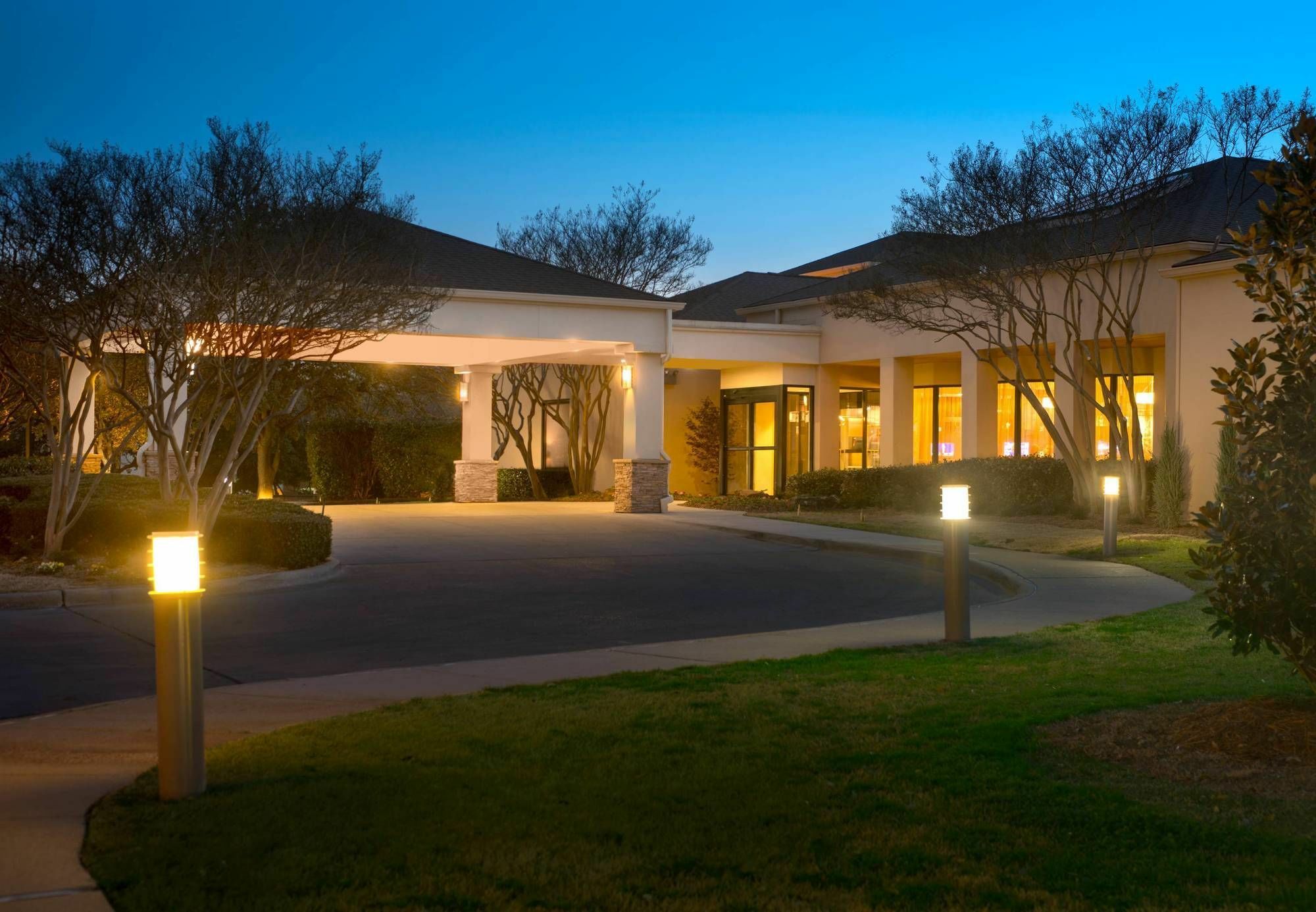 Courtyard Dallas Addison Midway Exterior photo