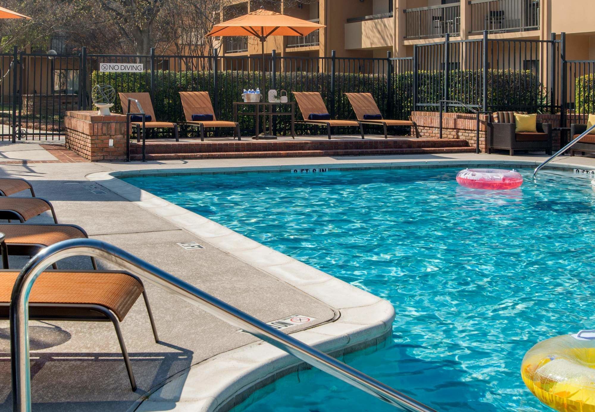 Courtyard Dallas Addison Midway Exterior photo