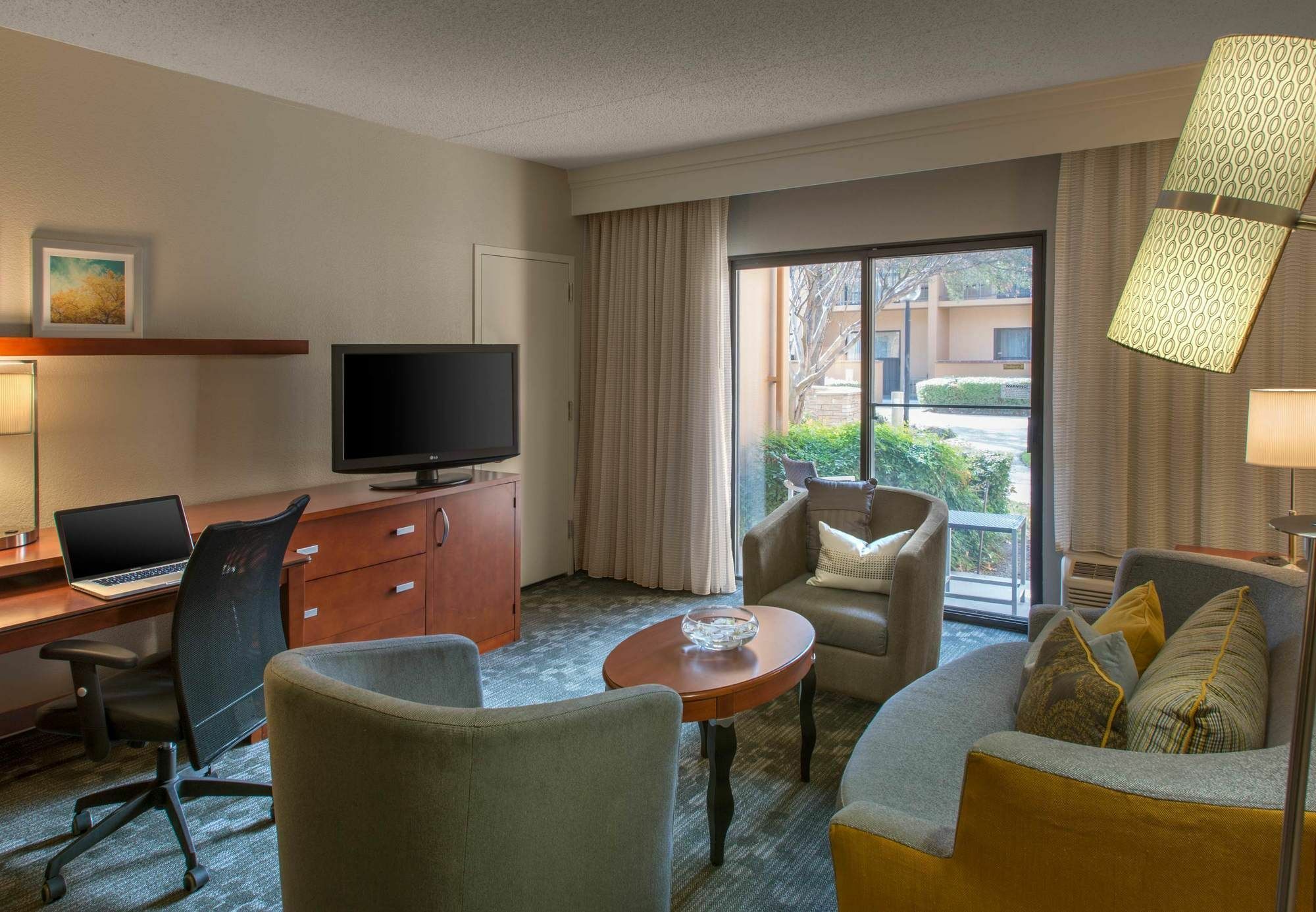 Courtyard Dallas Addison Midway Exterior photo