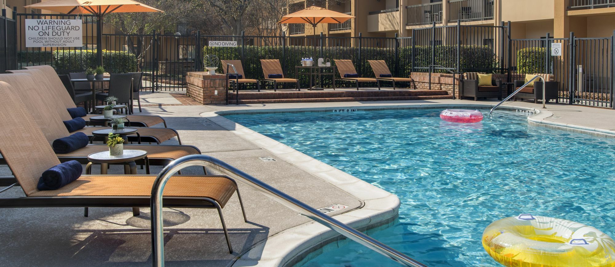 Courtyard Dallas Addison Midway Exterior photo